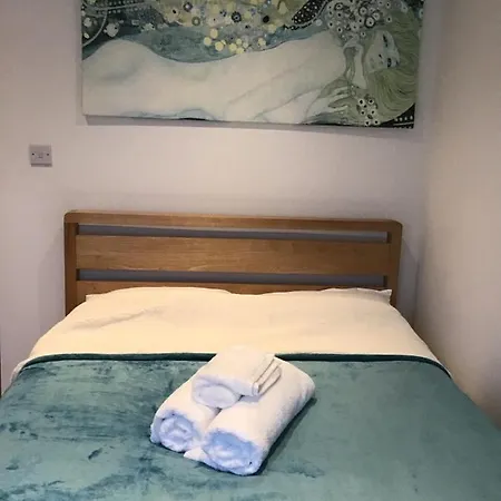 Independent With Parking&garden *